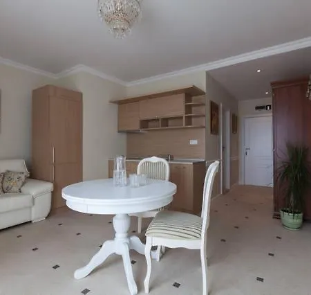 Люкс-Апартамент На Первой Линии Моря Apartament